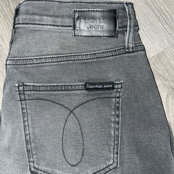 Calvin Klein Black Vintage Destructed High Rise Mom Ankle Jeans 25 - Picture 10 of 11